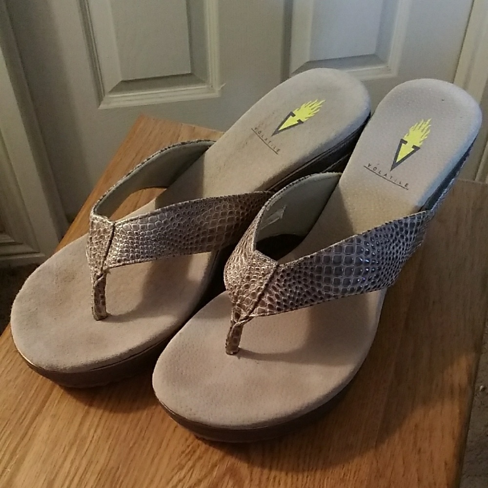 Volatile sandals - Picture 2 of 8